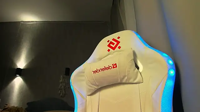 Kleo Godde online show from November 12, 4:32 am