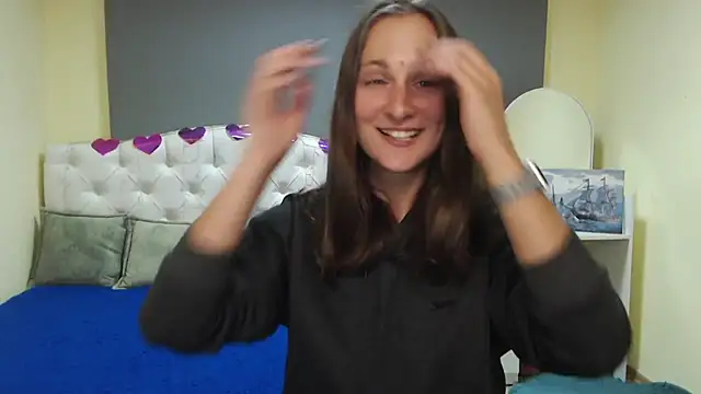 Snapshot of MichelLeee chatting on September 18, 11:31 am MichelLeee online show from September 18, 11:31 am