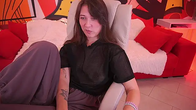 DreamyLinaa online show from November 20, 9:05 pm