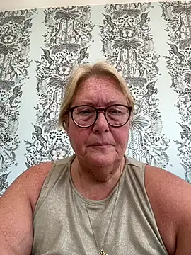 MoistCurveyChanel online show from July 17, 10:52 am