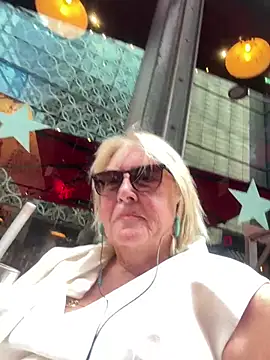 MoistCurveyChanel online show from July 22, 3:46 pm