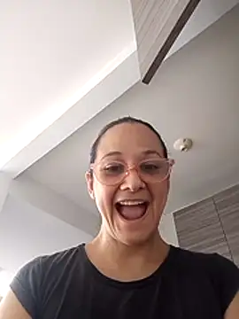 nicolle milf1978 online show from July 21, 1:56 pm