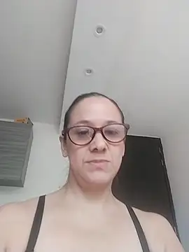 nicolle milf1978 online show from September 9, 1:33 pm