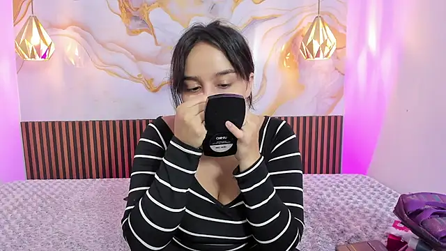 Snapshot of MelissaGilll chatting on September 10, 8:20 pm MelissaGilll online show from September 10, 8:20 pm