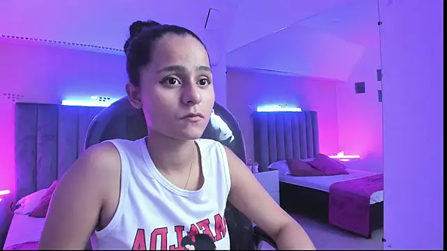 Giselle Roldan online show from April 29, 4:48 am