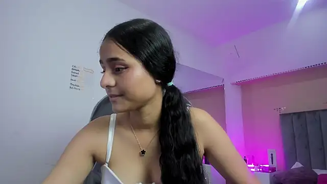 Giselle Roldan online show from February 12, 7:59 pm