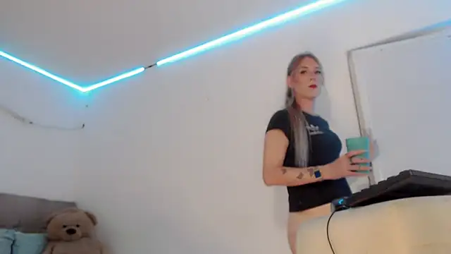 nicoledollts online show from July 22, 6:20 pm