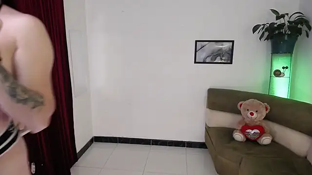 malybu  online show from November 29, 11:31 pm