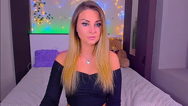 Snapshot of _UrLexxly chatting on October 13, 1:52 am UrLexxly online show from October 13, 1:52 am