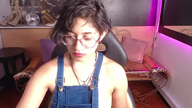 Snapshot of Lili_Gomez_ chatting on October 7, 1:26 pm Lili Gomez online show from October 7, 1:26 pm