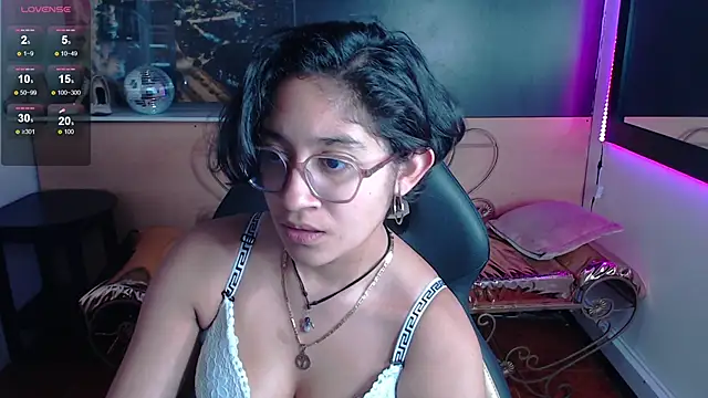 Snapshot of Lili_Gomez_ chatting on October 2, 1:27 pm Lili Gomez online show from October 2, 1:27 pm
