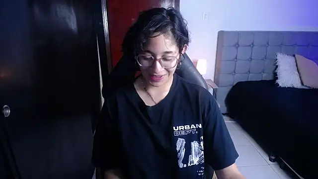 Snapshot of Lili_Gomez_ chatting on October 17, 2:31 pm Lili Gomez online show from October 17, 2:31 pm