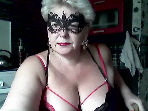 Lisa Suzie online show from June 18, 6:37 am