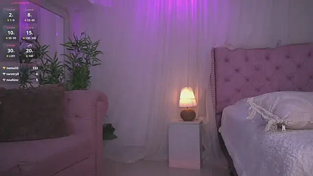 Lia Sweett  online show from July 28, 7:39 pm
