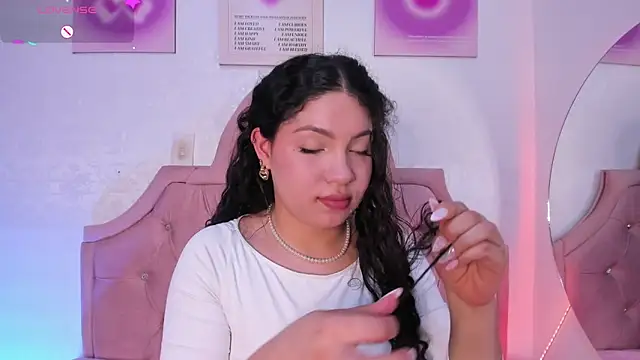 Snapshot of amandalee01 chatting on September 12, 7:32 pm amandalee01 online show from September 12, 7:32 pm