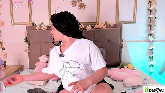 amandalee01 online show from July 17, 10:24 pm
