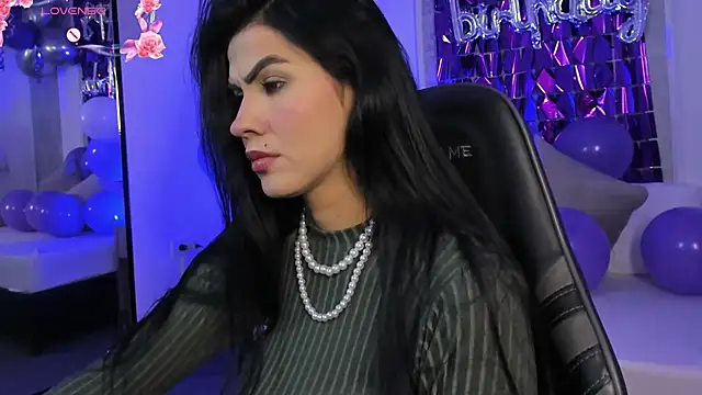 stephanya  online show from July 27, 6:05 pm