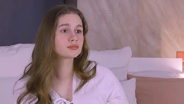 EllieHayes online show from March 14, 9:38 pm