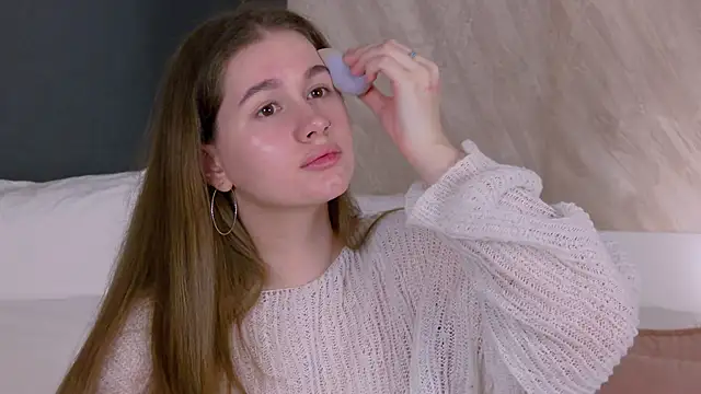 EllieHayes online show from May 3, 4:27 am