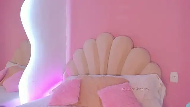  cherrykingsley1 online show from January 11, 4:39 am