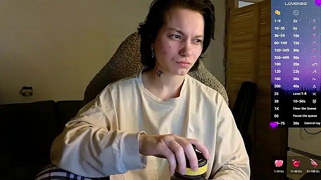 esajukyy online show from March 18, 2:55 pm