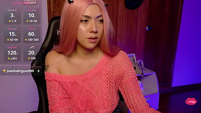 Aurora Hotson online show from November 25, 1:41 am