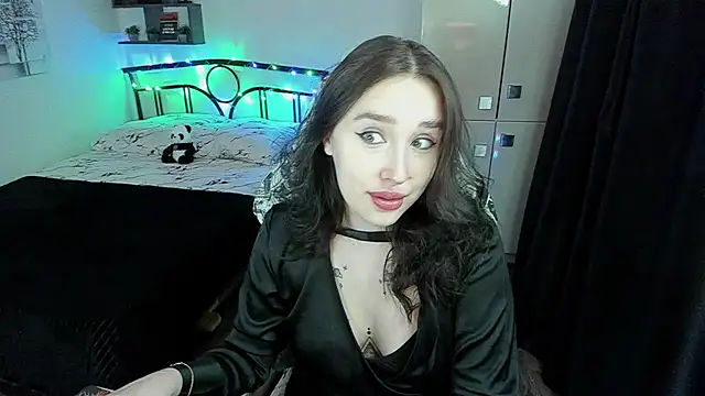 LinaTruly online show from November 7, 10:25 pm