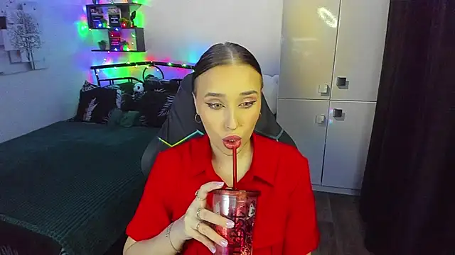 LinaTruly online show from February 19, 10:19 pm