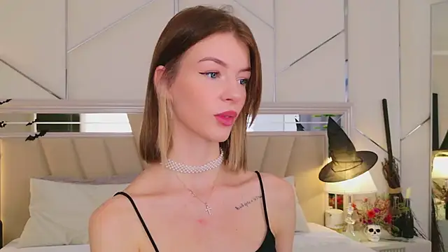 MeganMour online show from October 25, 5:20 pm