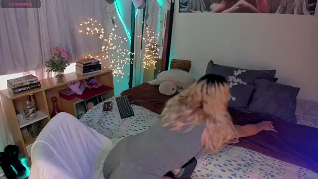 cuteweed420 online show from May 4, 10:02 pm