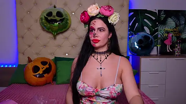 KattieSims online show from October 31, 6:45 pm