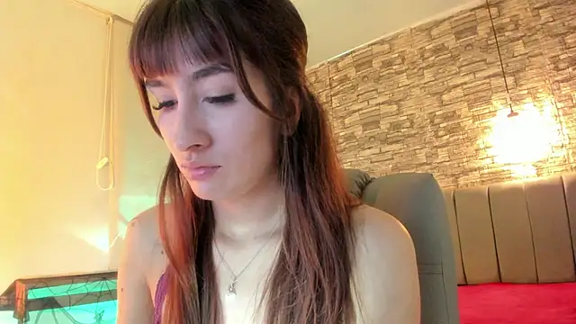 Snapshot of LuneObscure chatting on October 5, 11:43 pm LuneObscure online show from October 5, 11:43 pm