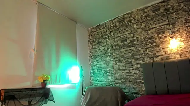 Snapshot of LuneObscure chatting on October 3, 7:41 pm LuneObscure online show from October 3, 7:41 pm