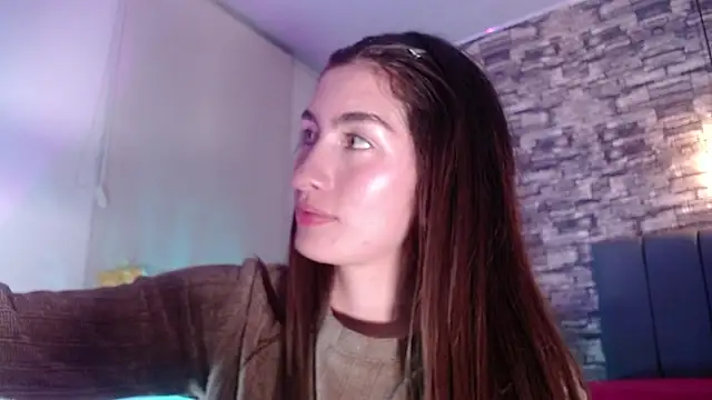 Snapshot of LuneObscure chatting on October 29, 2:27 am LuneObscure online show from October 29, 2:27 am