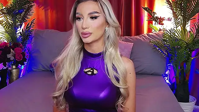 DalidaSelena online show from May 1, 4:10 pm