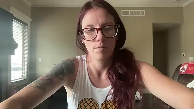 Snapshot of yourstrulylivy69 chatting on September 16, 4:48 pm yourstrulylivy69 online show from September 16, 4:48 pm