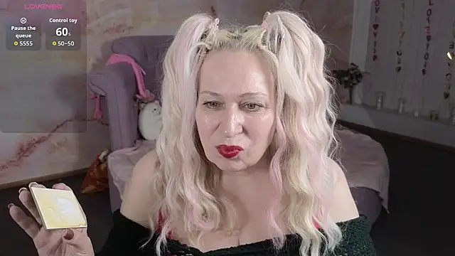 Penelope Pinky online show from June 24, 12:37 pm