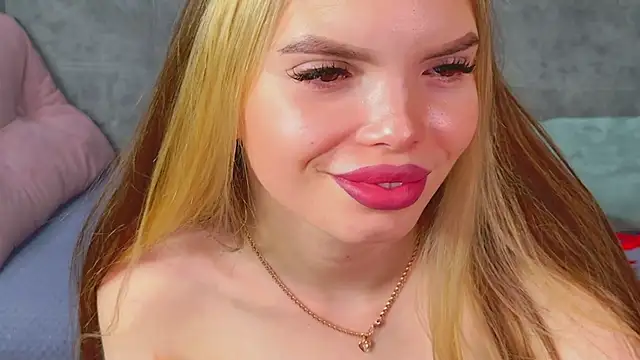 Curvy Dynamite  online show from July 2, 1:27 am
