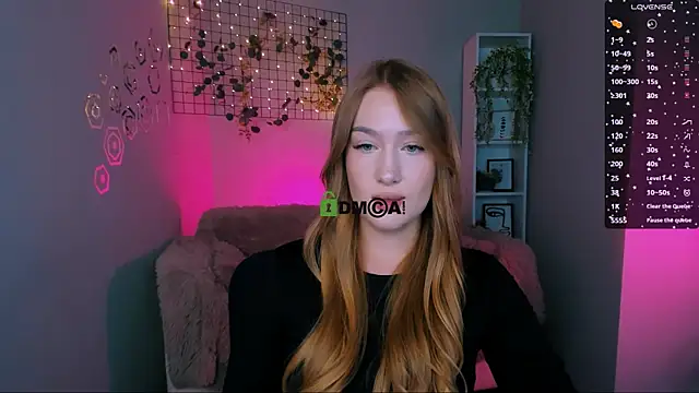 Snapshot of playful_sophie chatting on October 2, 7:30 pm playful sophie online show from October 2, 7:30 pm