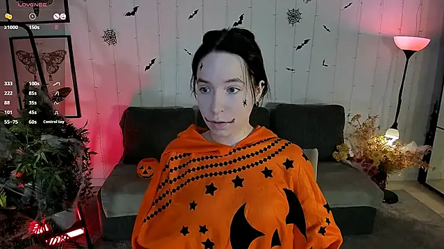 lilithlunna online show from October 30, 6:09 pm