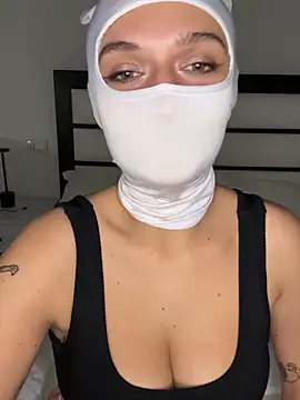 Nikki Hoee online show from October 30, 6:20 pm