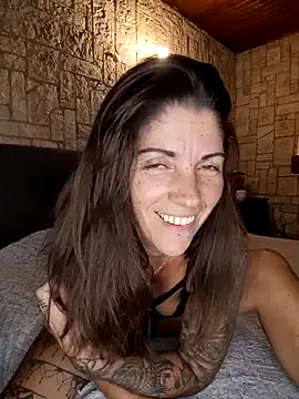 sansan2411 online show from October 6, 9:30 pm