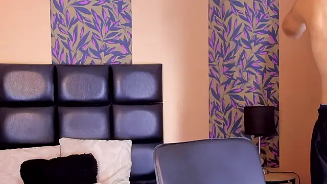 hinata itachi online show from February 18, 4:00 am