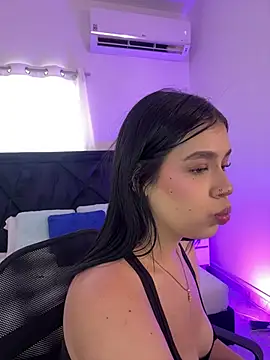 Lily Woodz online show from June 27, 7:09 pm