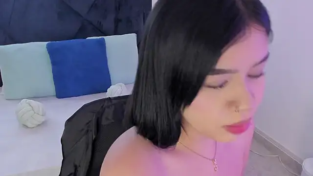 Lily Woodz online show from December 18, 7:40 pm