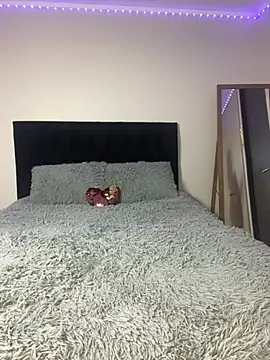 AlejandritaMilano online show from July 4, 1:34 am