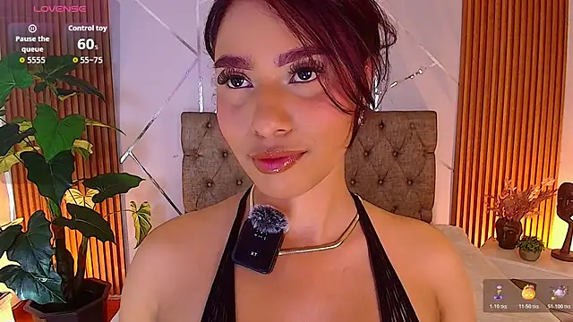 charlottee white online show from May 1, 9:51 pm
