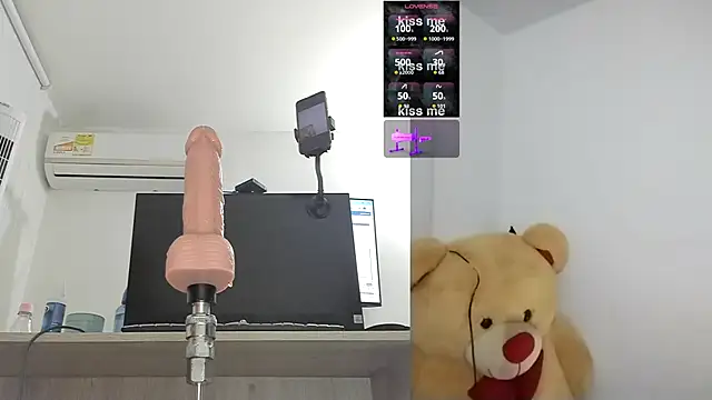 Snapshot of mariana_1_ chatting on October 14, 5:43 am mariana 1  online show from October 14, 5:43 am