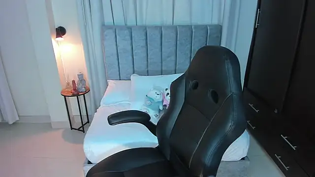 martina roldam online show from December 5, 5:51 am