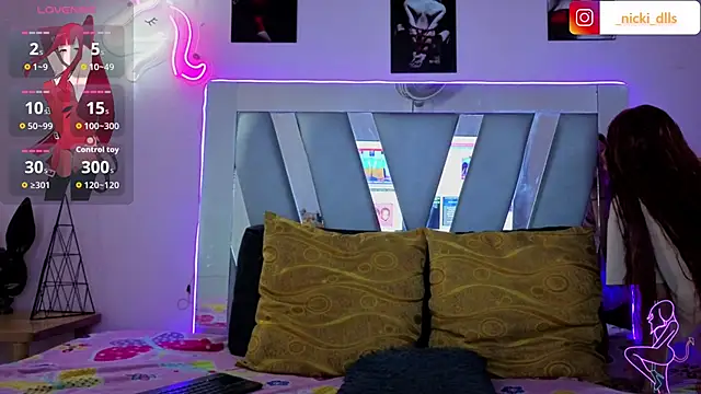 supradoll online show from November 7, 5:51 pm